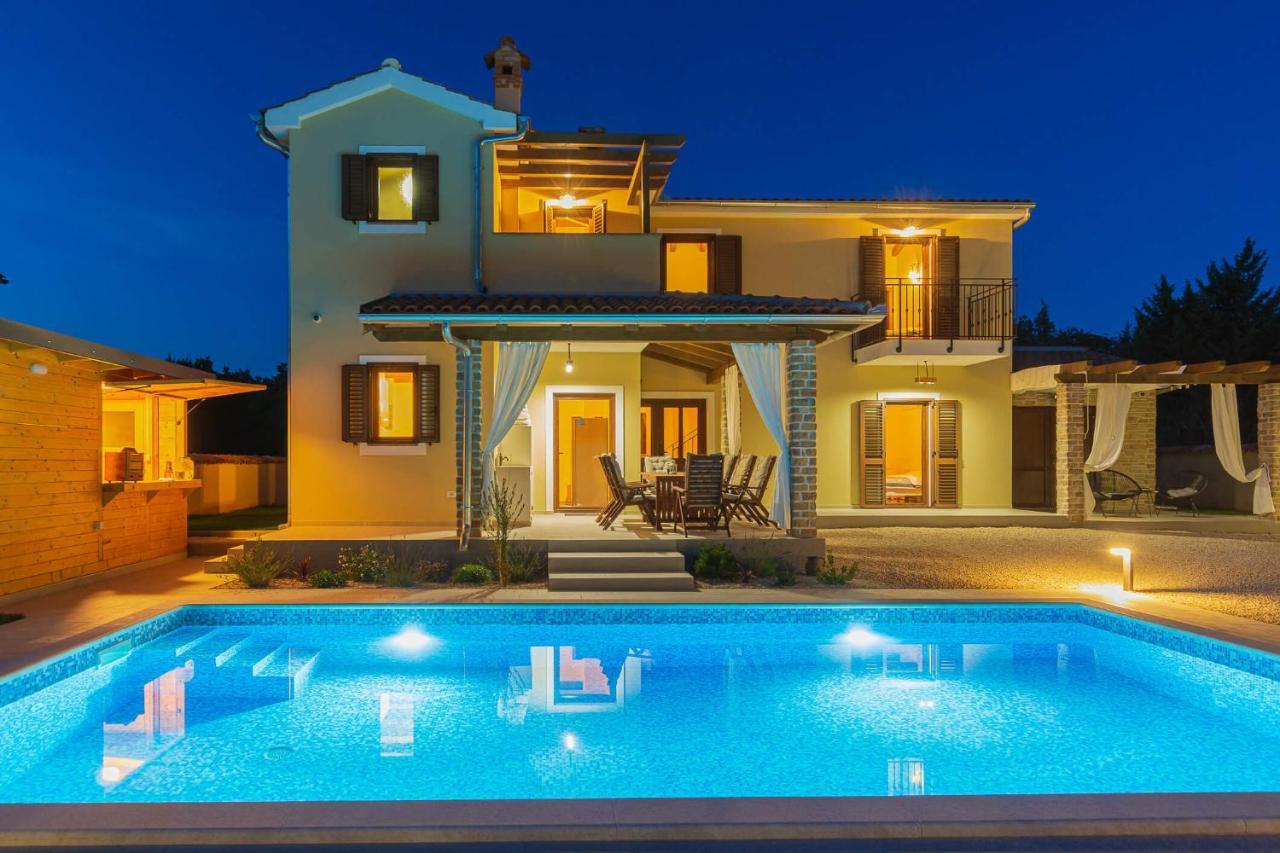 Villa David - Luxurious Secluded Villa With A Heated Pool Butkovići 외부 사진