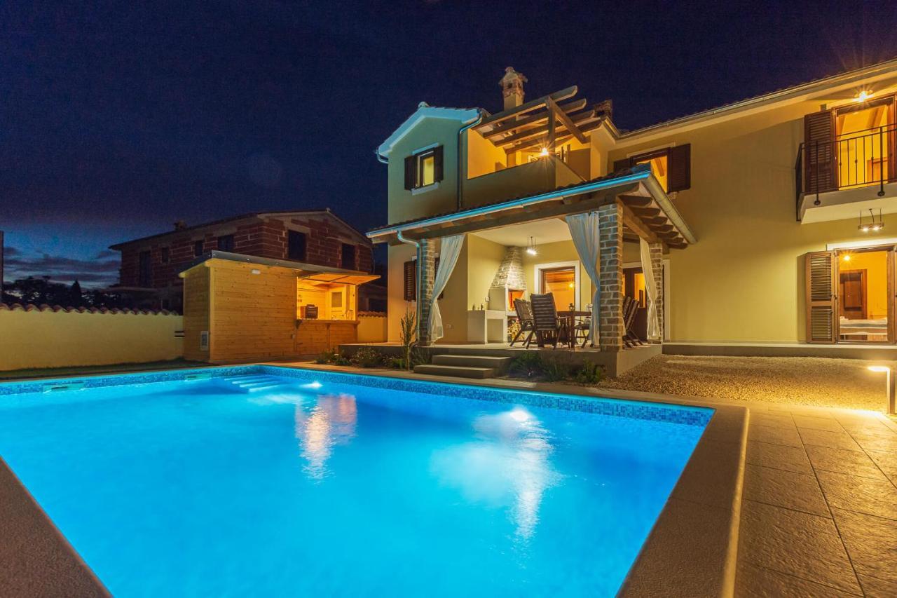 Villa David - Luxurious Secluded Villa With A Heated Pool Butkovići 외부 사진