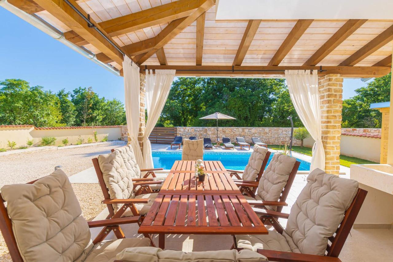Villa David - Luxurious Secluded Villa With A Heated Pool Butkovići 외부 사진