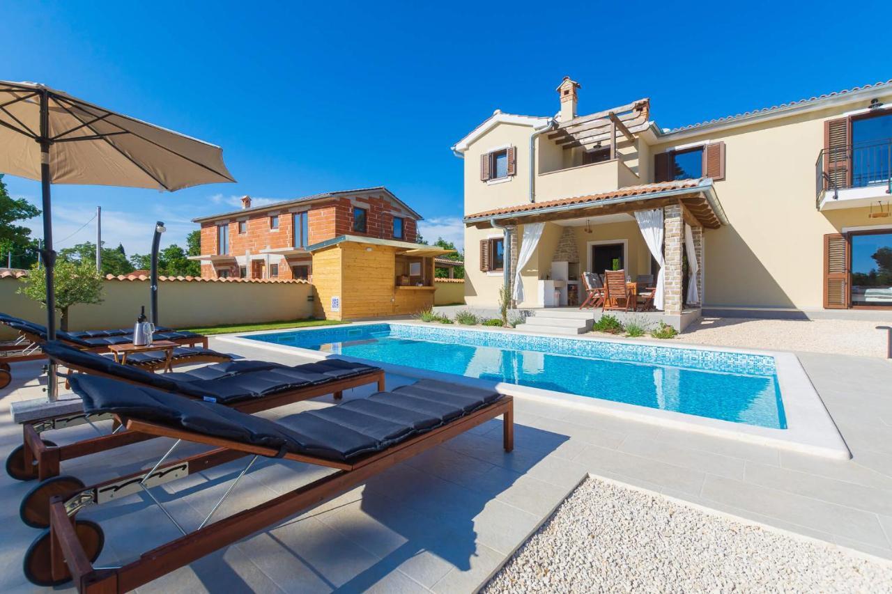 Villa David - Luxurious Secluded Villa With A Heated Pool Butkovići 외부 사진