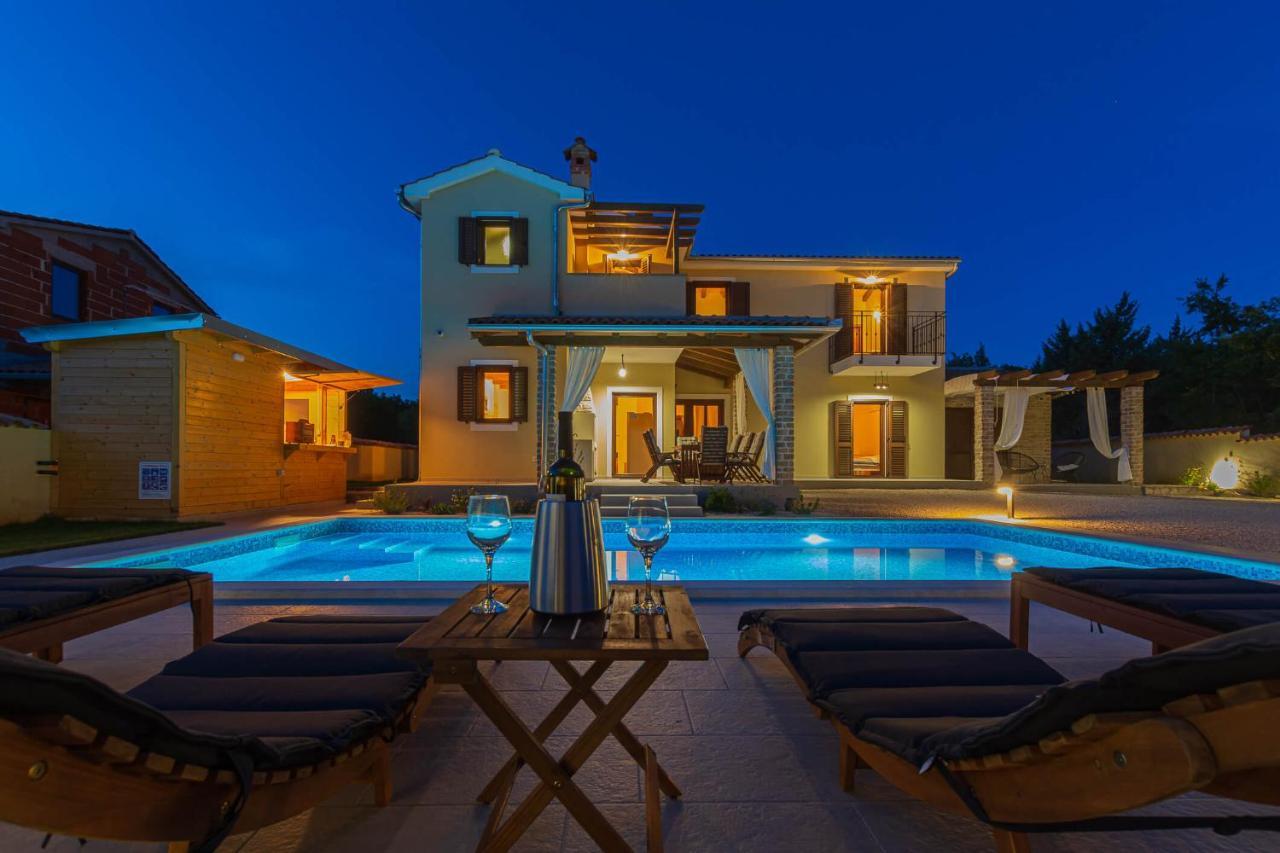 Villa David - Luxurious Secluded Villa With A Heated Pool Butkovići 외부 사진