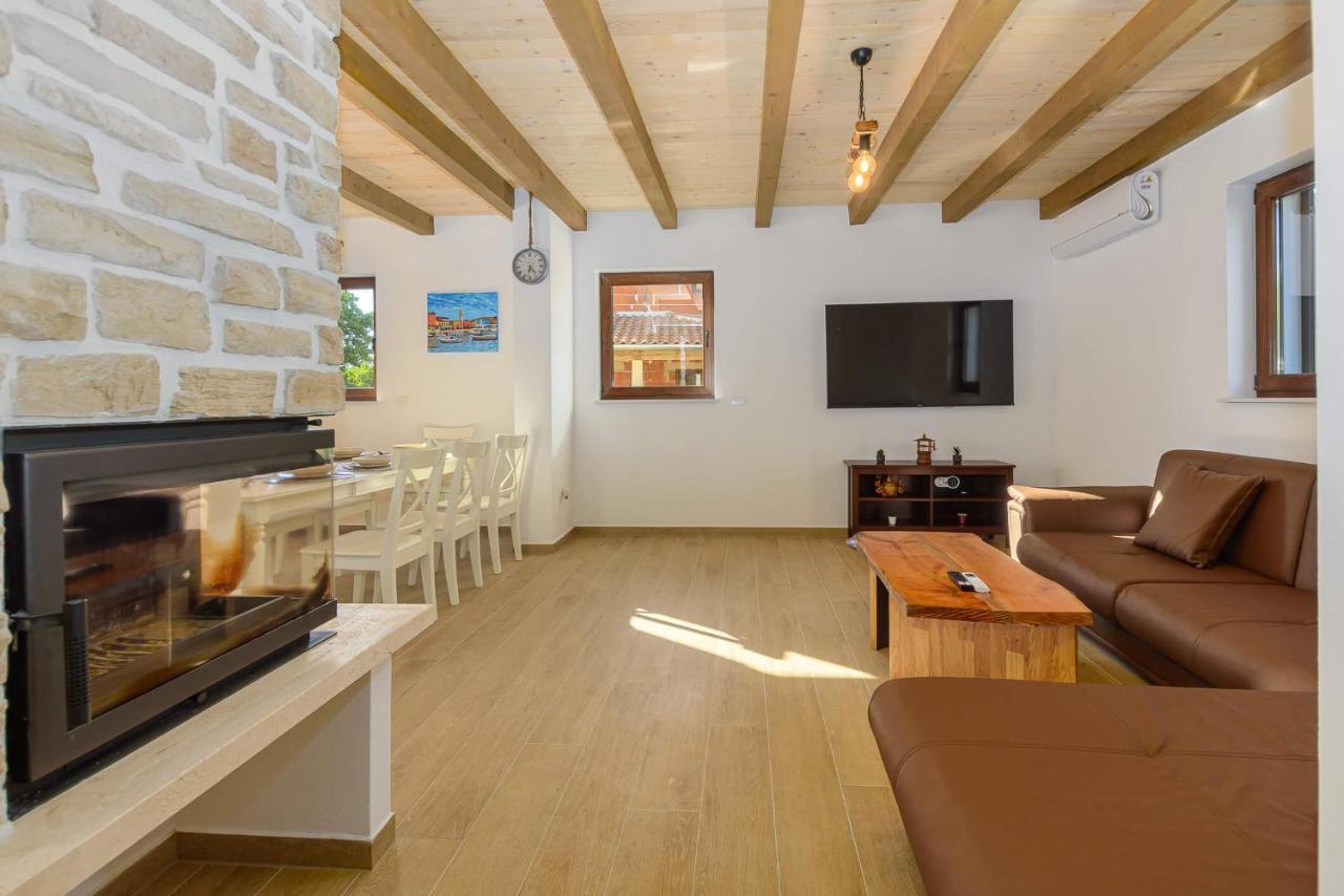 Villa David - Luxurious Secluded Villa With A Heated Pool Butkovići 외부 사진