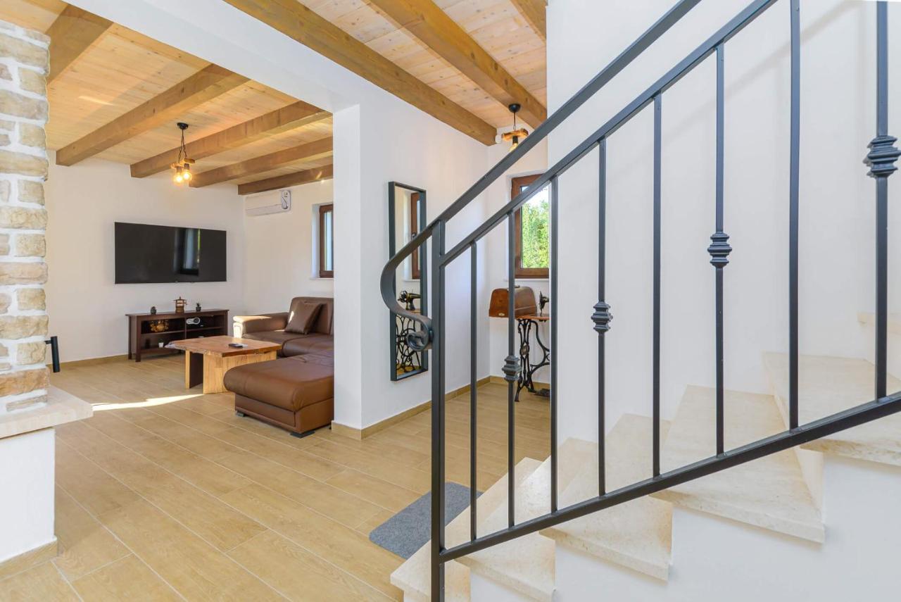 Villa David - Luxurious Secluded Villa With A Heated Pool Butkovići 외부 사진