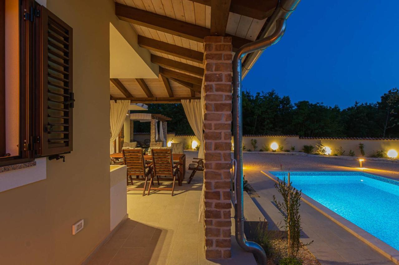 Villa David - Luxurious Secluded Villa With A Heated Pool Butkovići 외부 사진