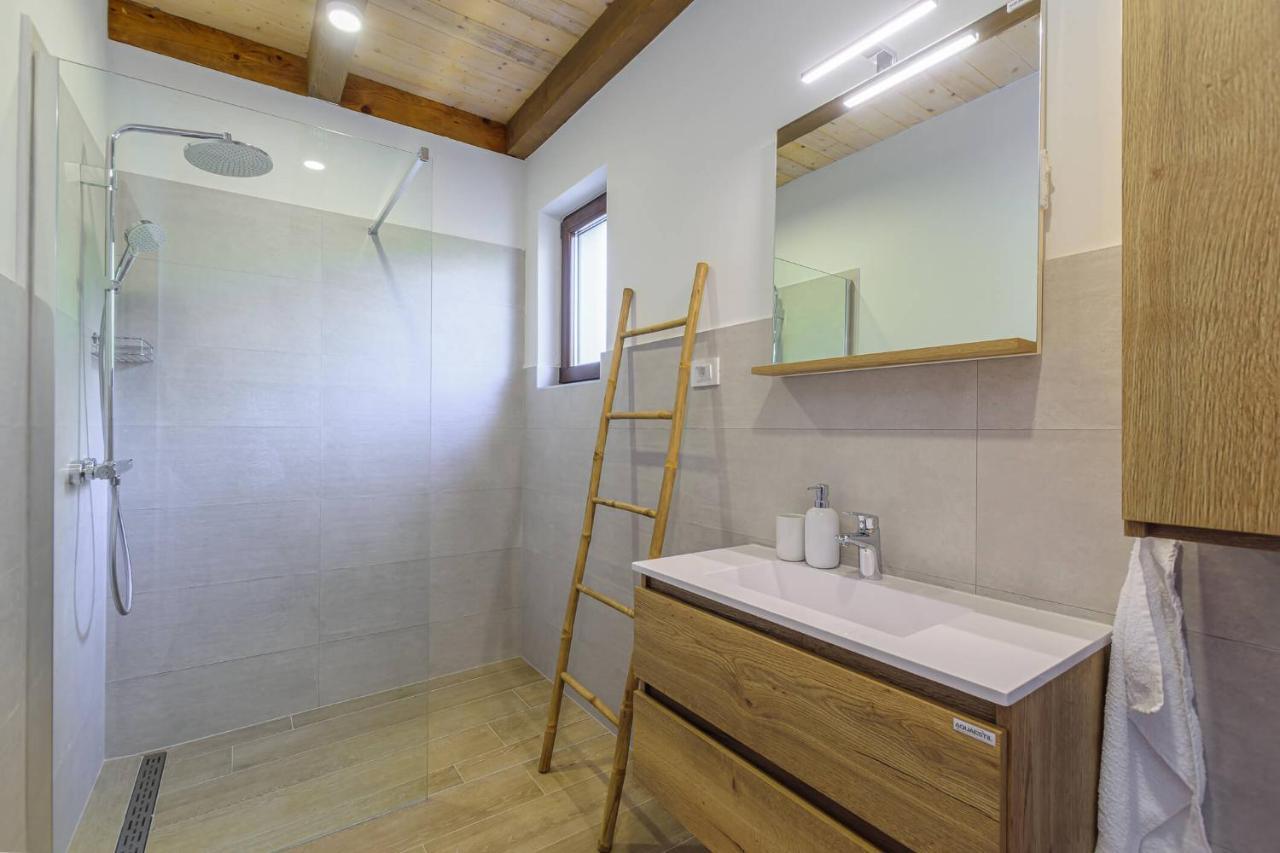 Villa David - Luxurious Secluded Villa With A Heated Pool Butkovići 외부 사진
