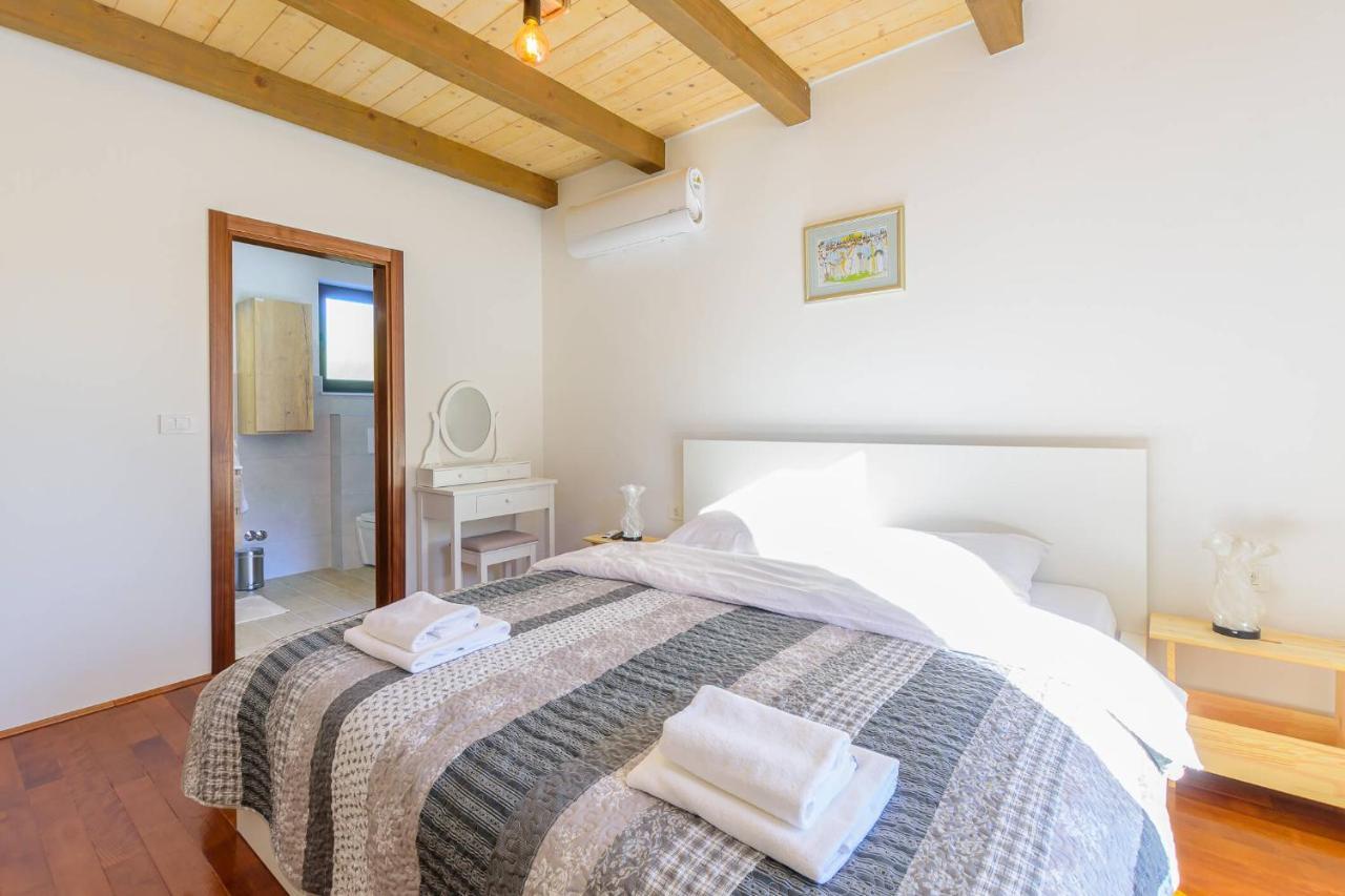 Villa David - Luxurious Secluded Villa With A Heated Pool Butkovići 외부 사진