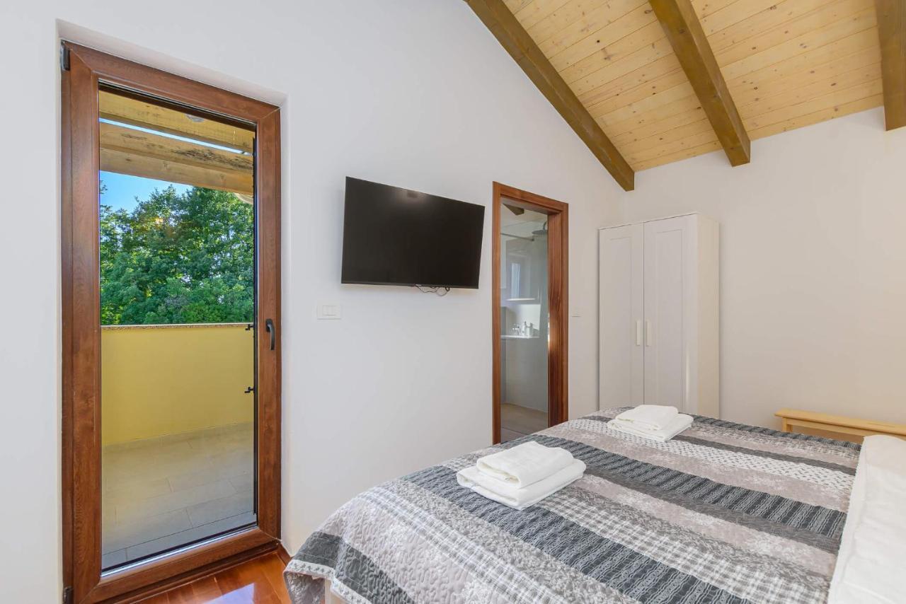 Villa David - Luxurious Secluded Villa With A Heated Pool Butkovići 외부 사진