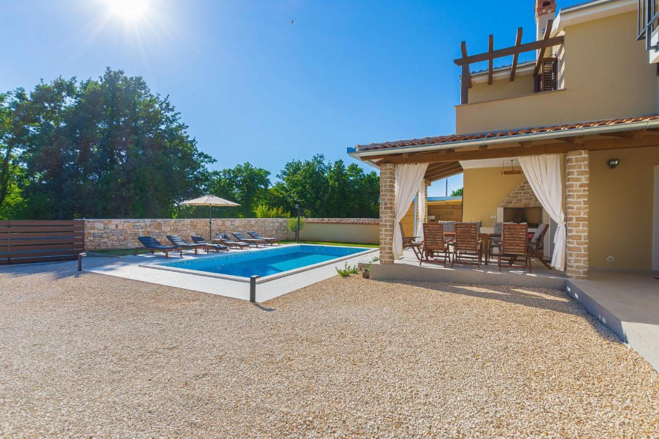 Villa David - Luxurious Secluded Villa With A Heated Pool Butkovići 외부 사진