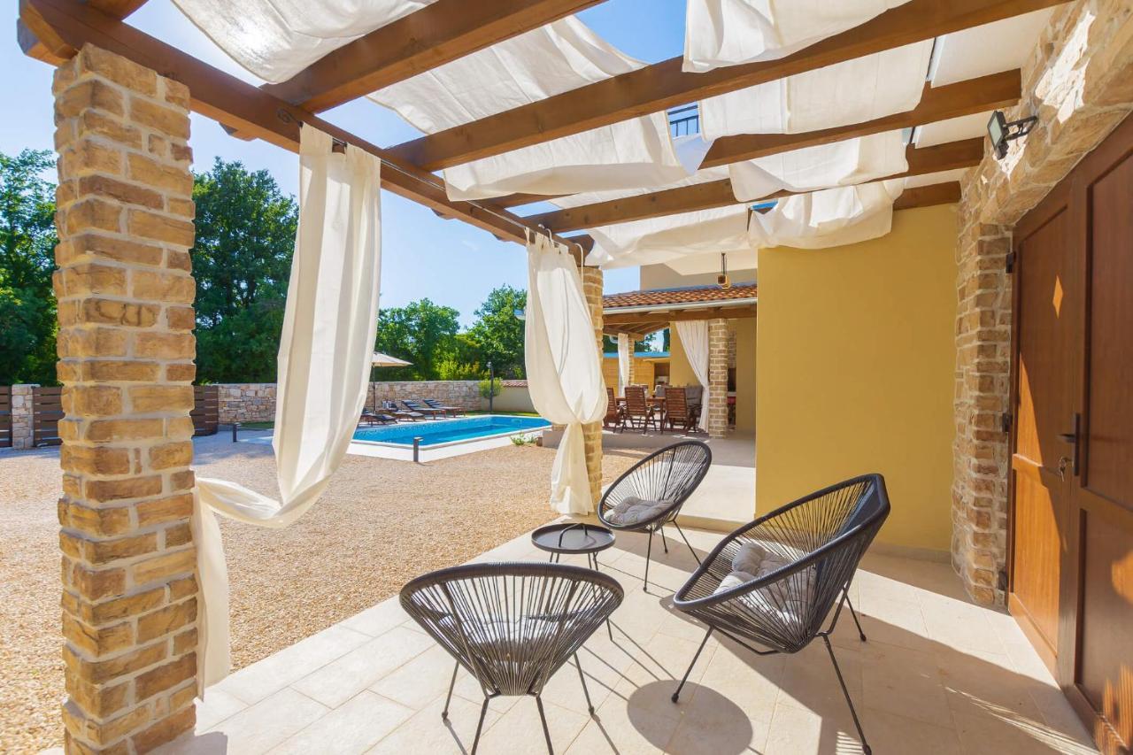 Villa David - Luxurious Secluded Villa With A Heated Pool Butkovići 외부 사진