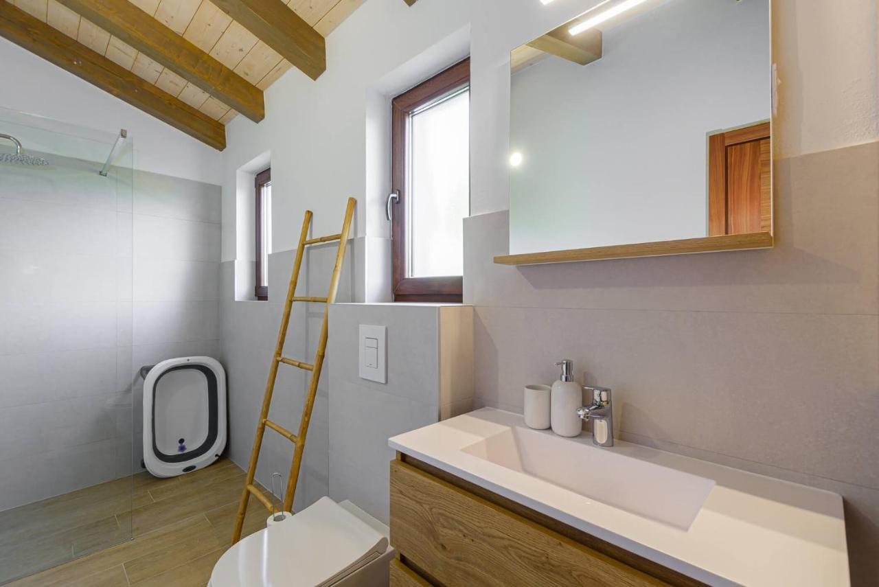 Villa David - Luxurious Secluded Villa With A Heated Pool Butkovići 외부 사진