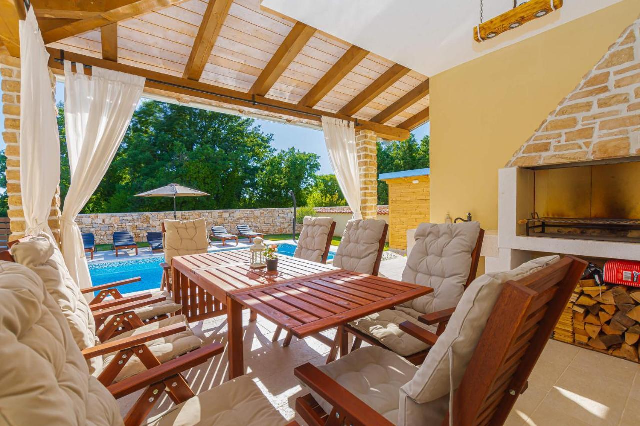 Villa David - Luxurious Secluded Villa With A Heated Pool Butkovići 외부 사진