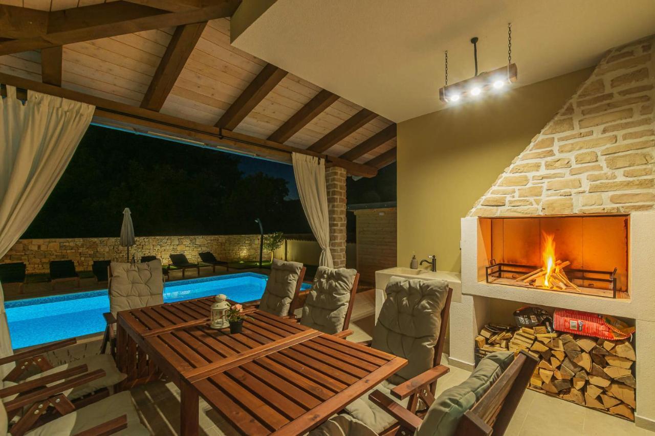 Villa David - Luxurious Secluded Villa With A Heated Pool Butkovići 외부 사진