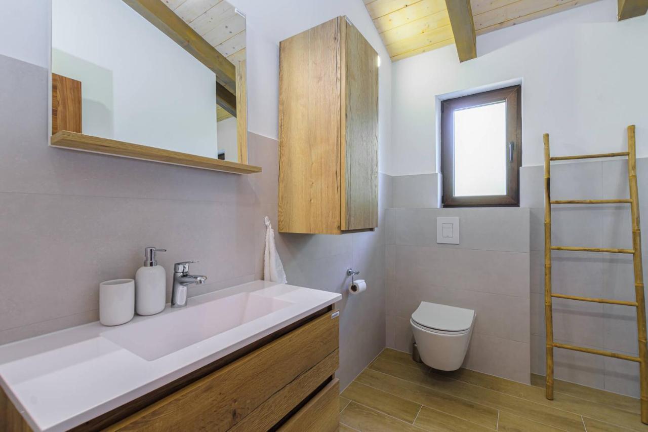 Villa David - Luxurious Secluded Villa With A Heated Pool Butkovići 외부 사진
