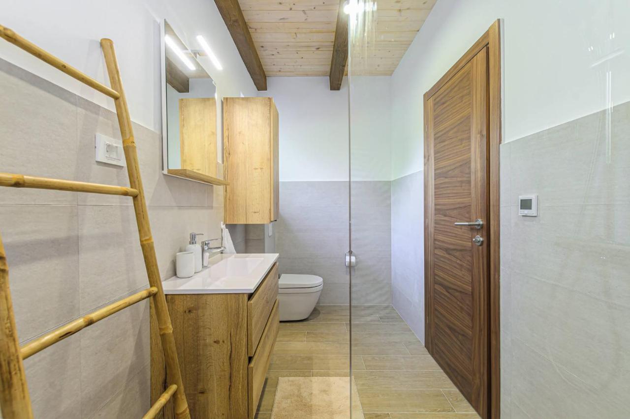 Villa David - Luxurious Secluded Villa With A Heated Pool Butkovići 외부 사진