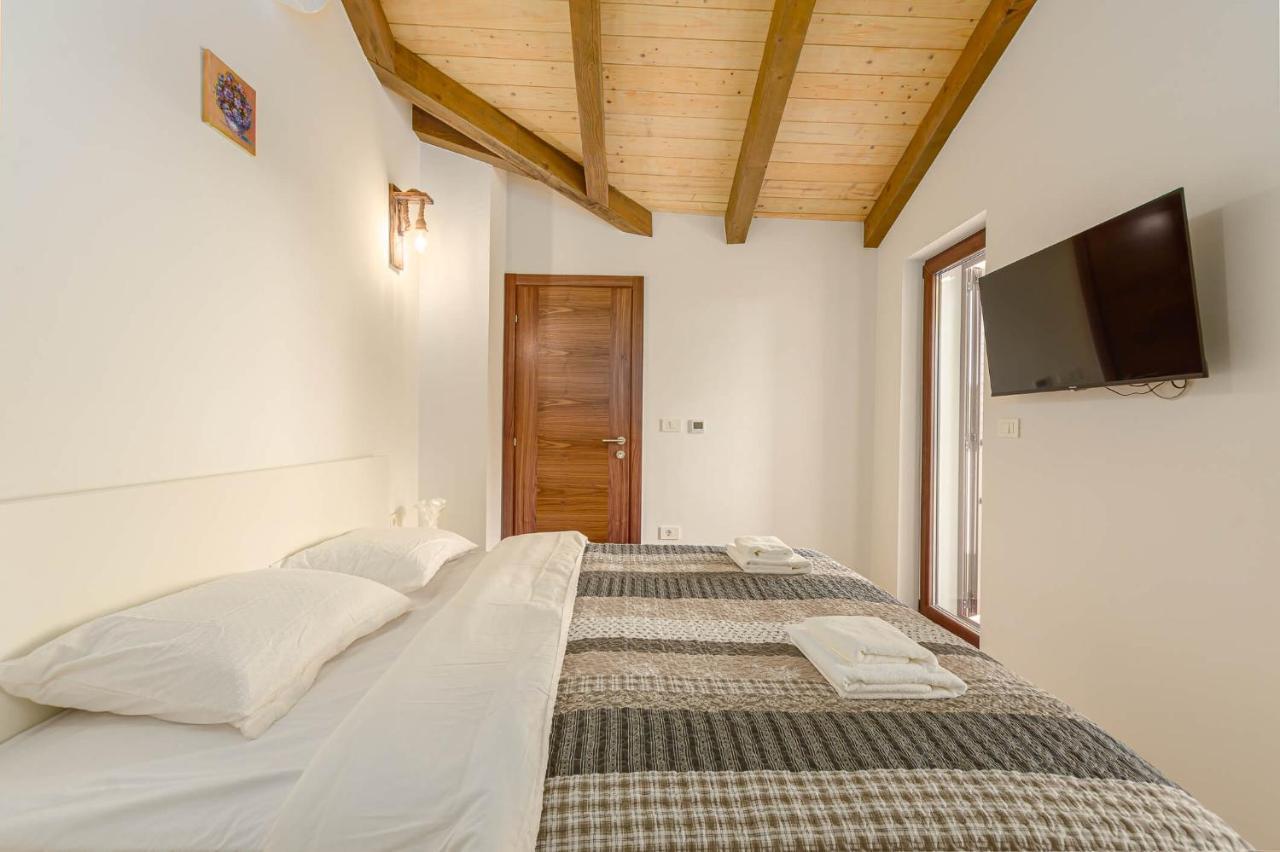 Villa David - Luxurious Secluded Villa With A Heated Pool Butkovići 외부 사진