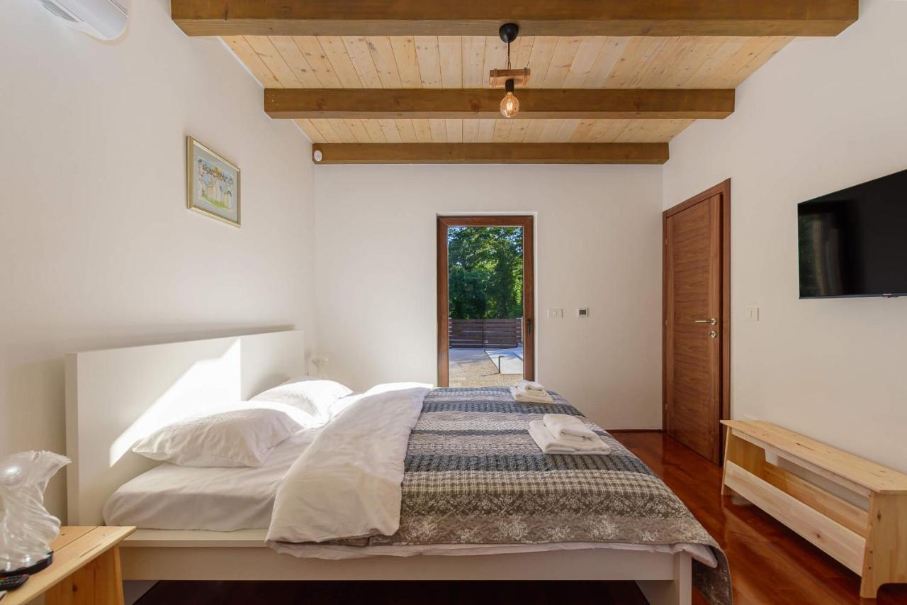 Villa David - Luxurious Secluded Villa With A Heated Pool Butkovići 외부 사진